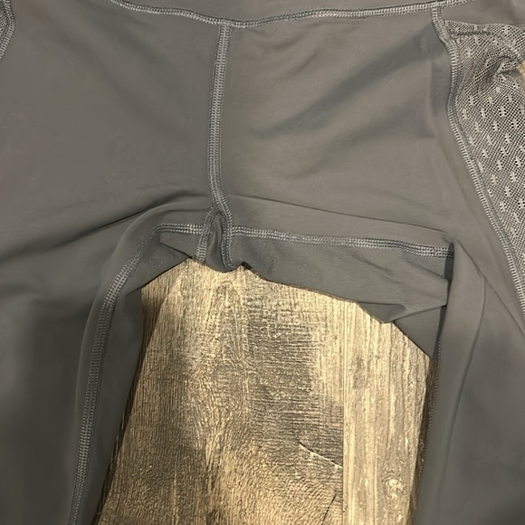 Victoria’s Secret workout leggings - Picture 3 of 5